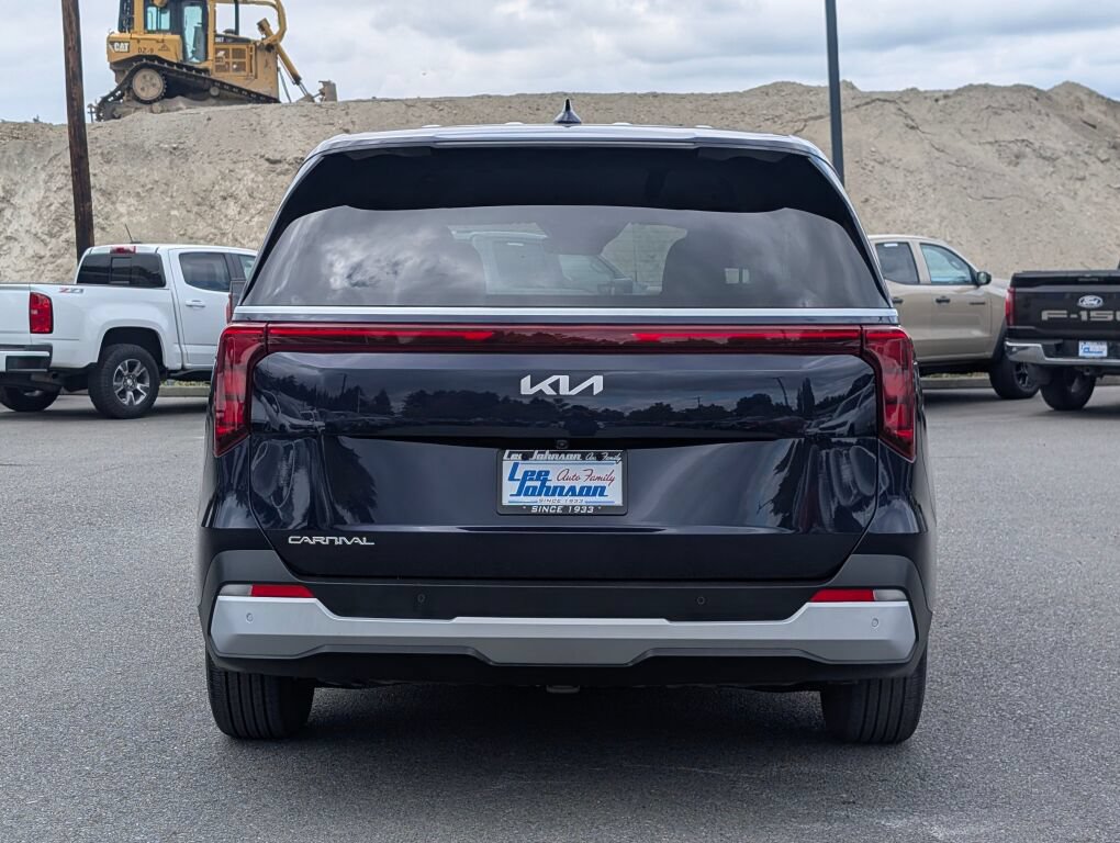 Certified 2025 Kia Carnival FWD image 6