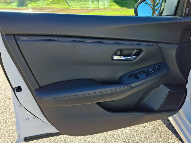 Used 2025 Nissan Sentra SV FWD image 13