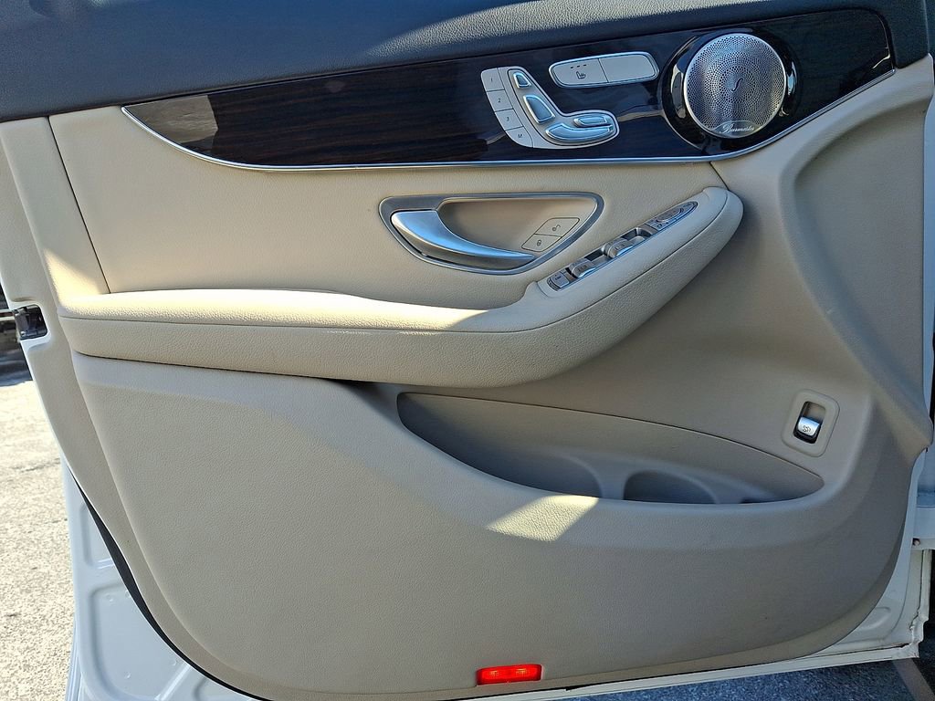 Used 2021 Mercedes-Benz GLC 300 4MATIC w/ Exterior Lighting Package image 15