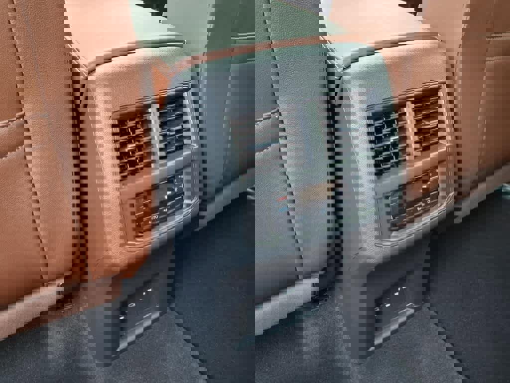 Used 2023 Volkswagen Atlas SE image 12