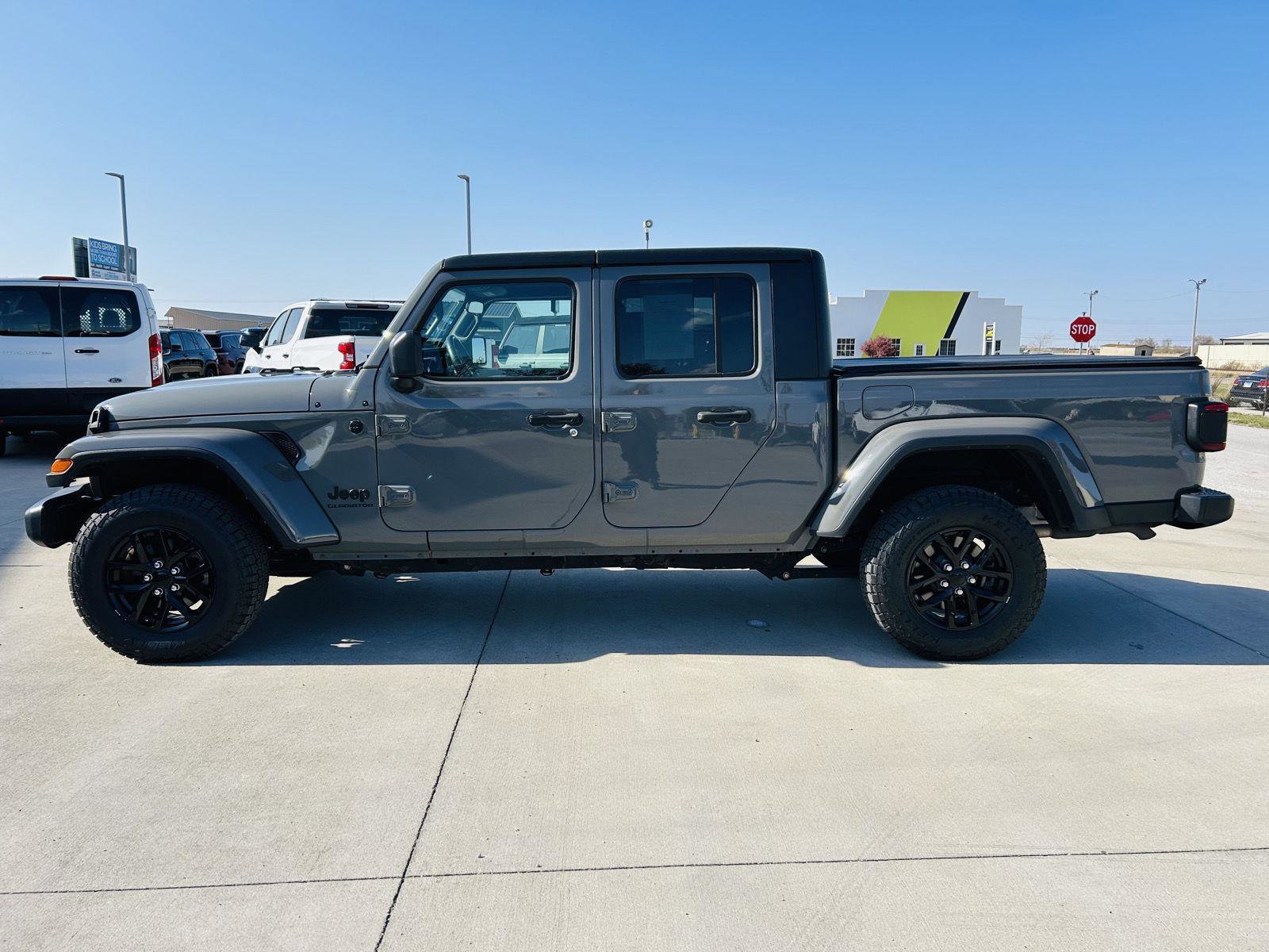 Used 2021 Jeep Gladiator Sport image 32