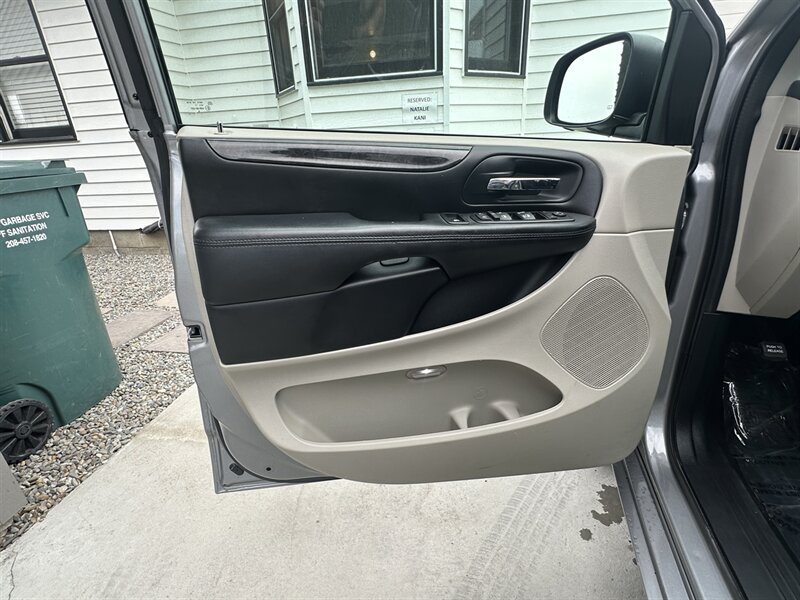 Used 2016 Dodge Grand Caravan SE w/ Quick Order Package 29E SE FWD image 51