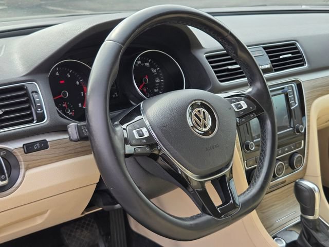 Used 2018 Volkswagen Passat 2.0T SE FWD image 19