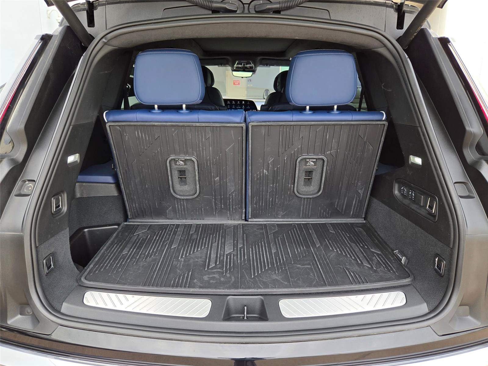 New 2026 Cadillac Vistiq Premium Luxury w/ LPO, Floor Liner Package AWD/4WD image 34
