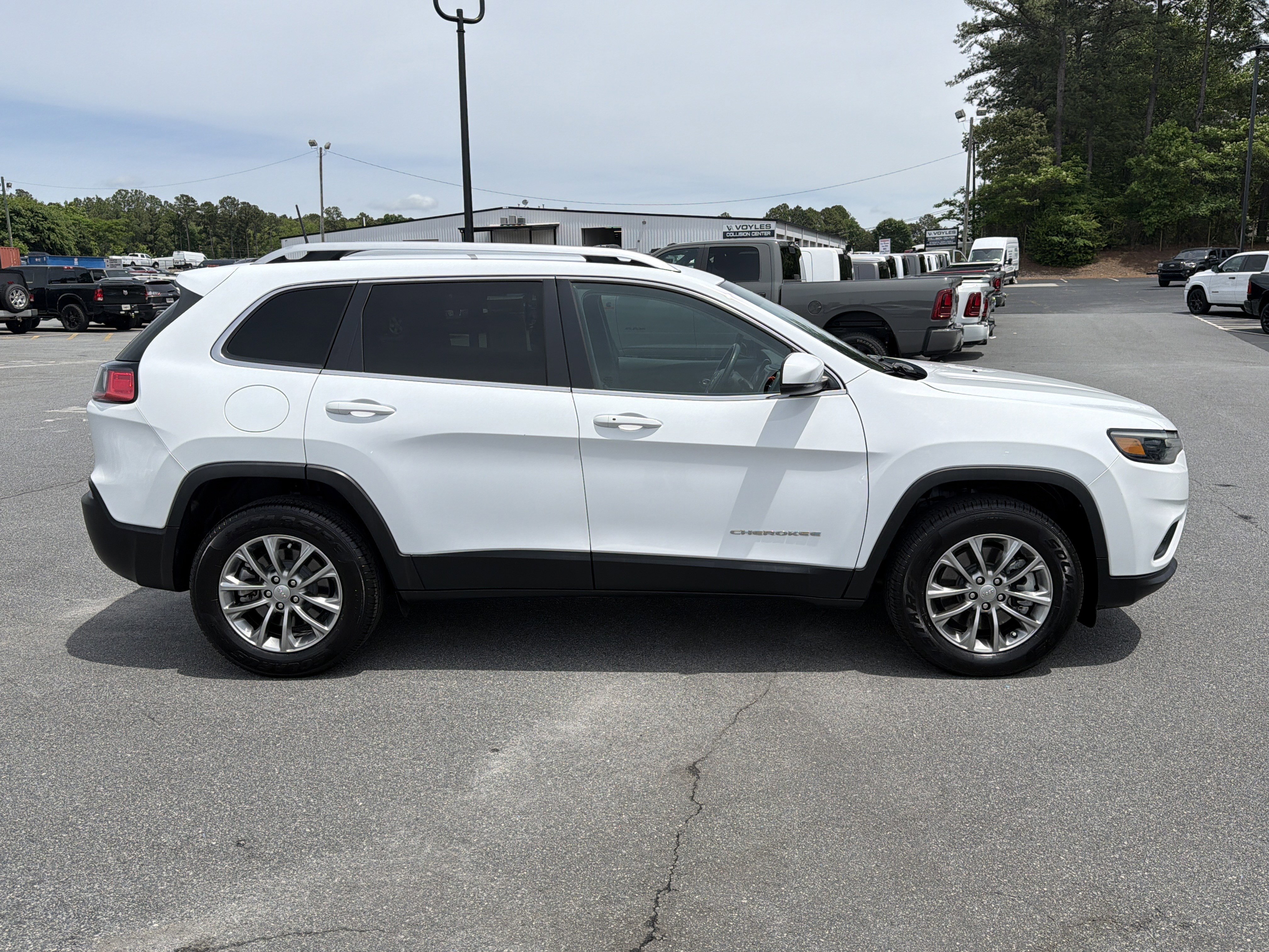 Used 2021 Jeep Cherokee Latitude Lux w/ Comfort/Convenience Group AWD/4WD image 9