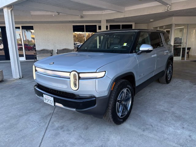 Used 2025 Rivian R1S Adventure Dual AWD/4WD image 9