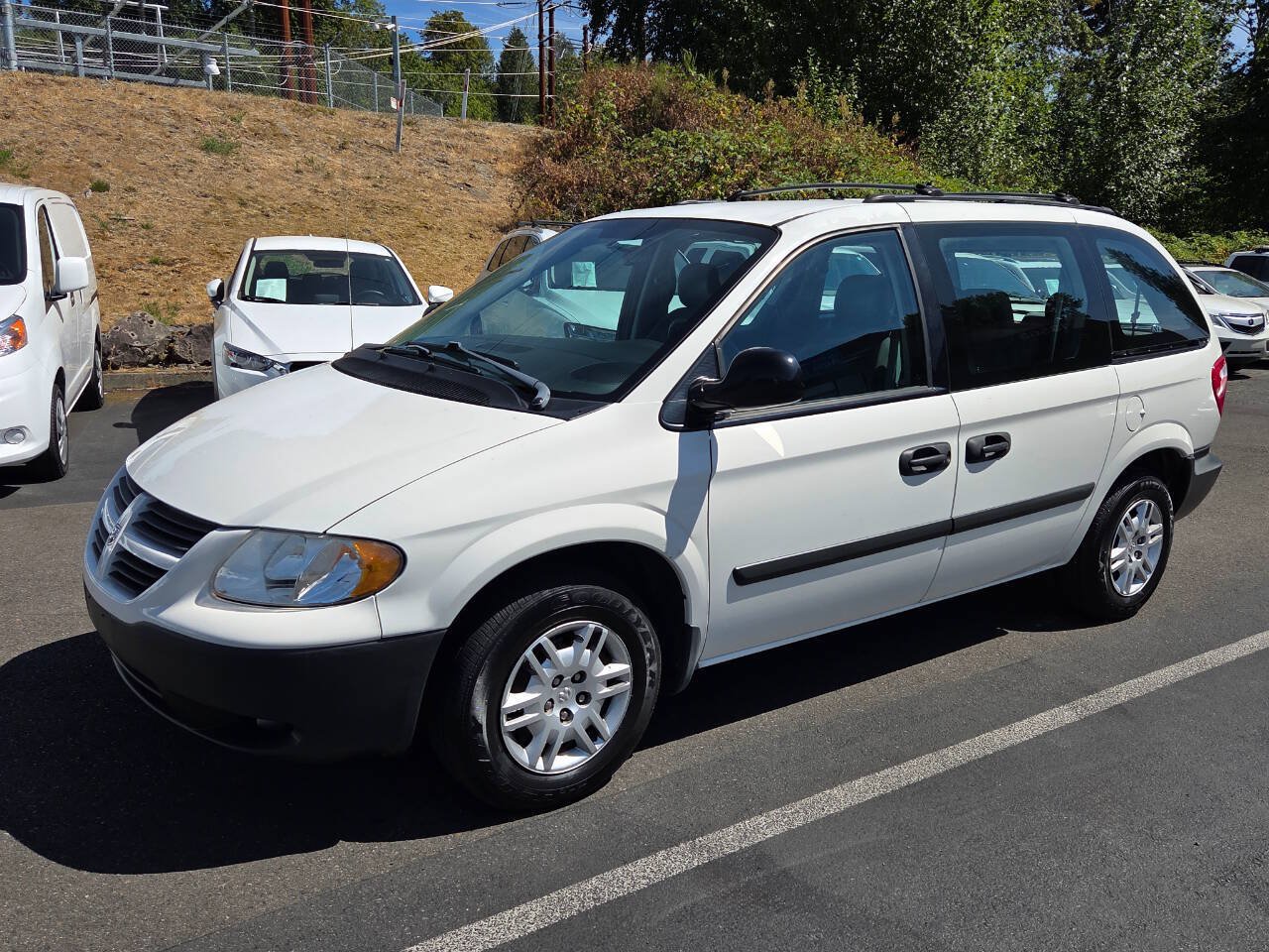 Used 2005 Dodge Caravan SE w/ Popular Equipment Group FWD image 3