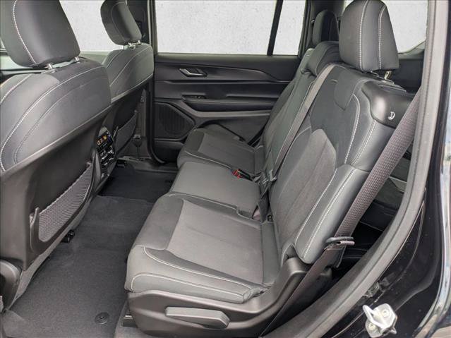 Used 2025 Jeep Grand Cherokee L Laredo RWD image 16