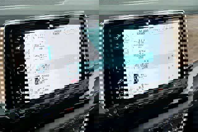 Certified 2025 Volkswagen Atlas SE image 18