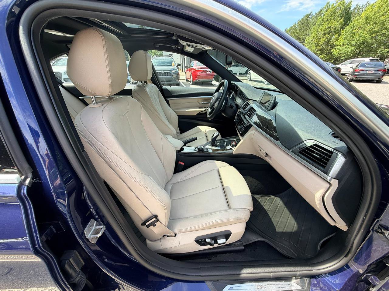 Used 2017 BMW 330i xDrive Sedan AWD/4WD image 15