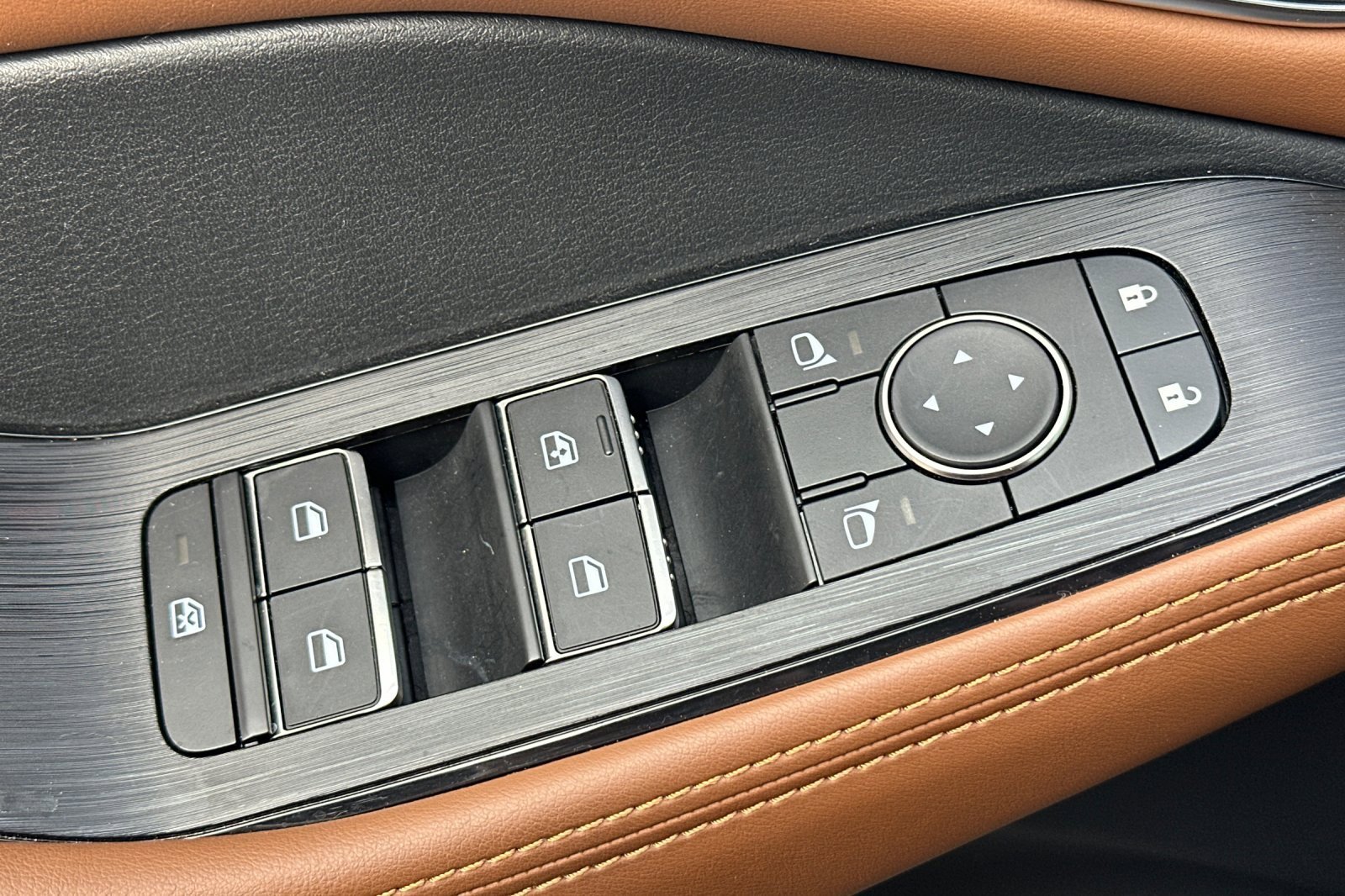 Certified 2024 Nissan Rogue Platinum w/ Platinum Premium Package image 12