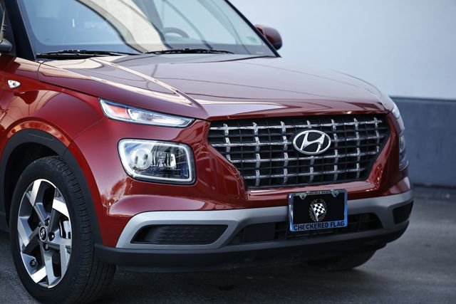 Used 2024 Hyundai Venue Limited image 2