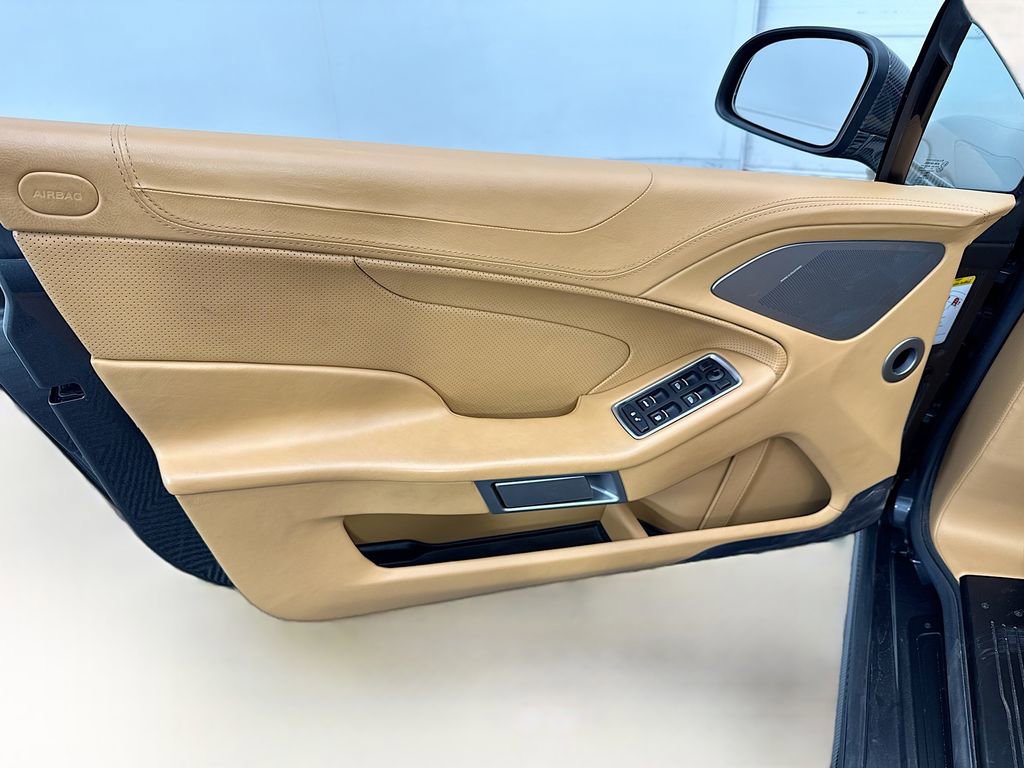 Used 2014 Aston Martin Vanquish Volante image 30