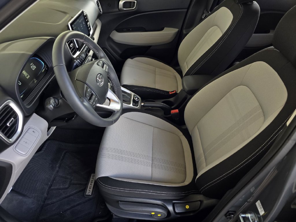 Used 2026 Hyundai Venue SEL FWD image 26