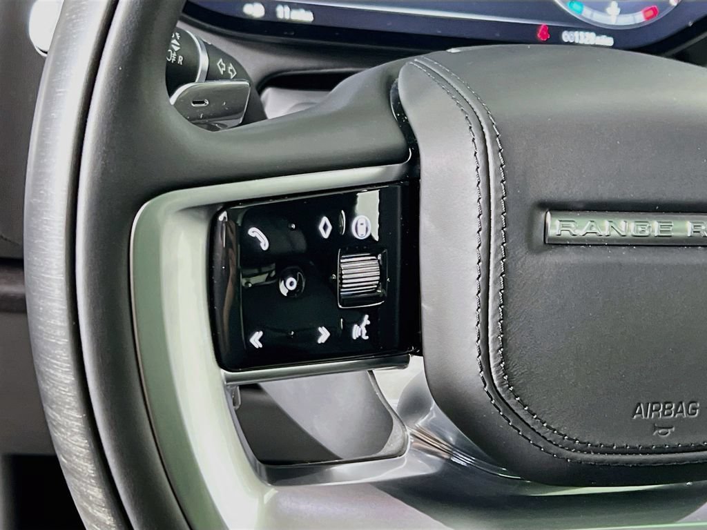 Used 2025 Land Rover Range Rover SE AWD/4WD image 10