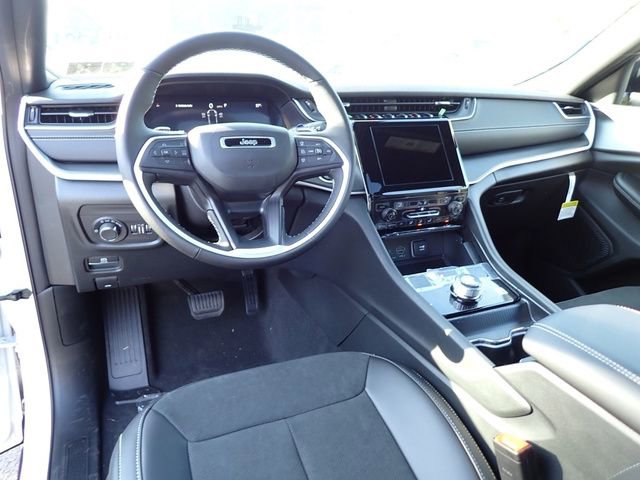 New 2025 Jeep Grand Cherokee L Altitude image 16