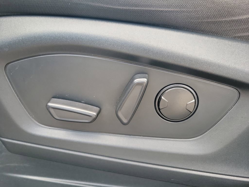 Used 2023 Ford Explorer XLT RWD image 21