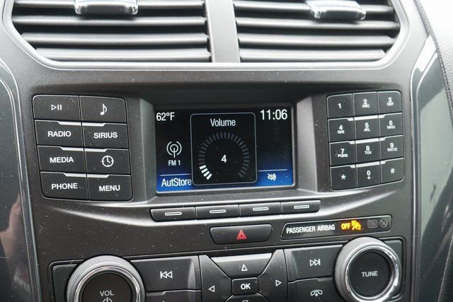 Used 2018 Ford Explorer XLT image 18