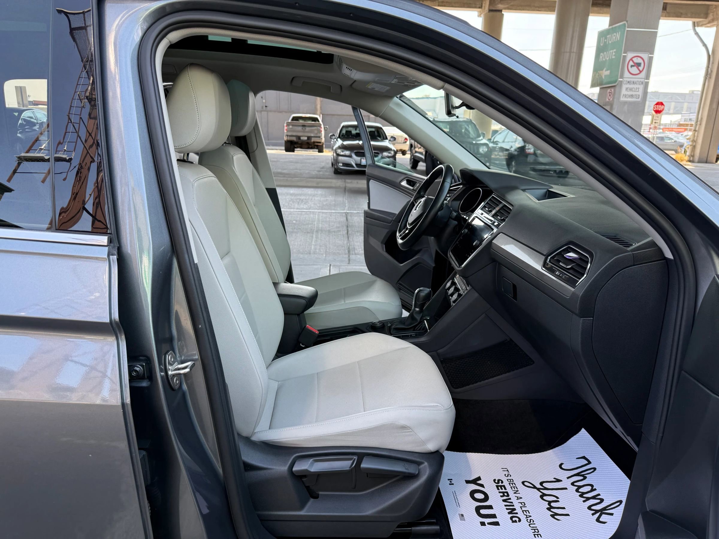 Used 2019 Volkswagen Tiguan SE w/ Panoramic Sunroof Package image 27