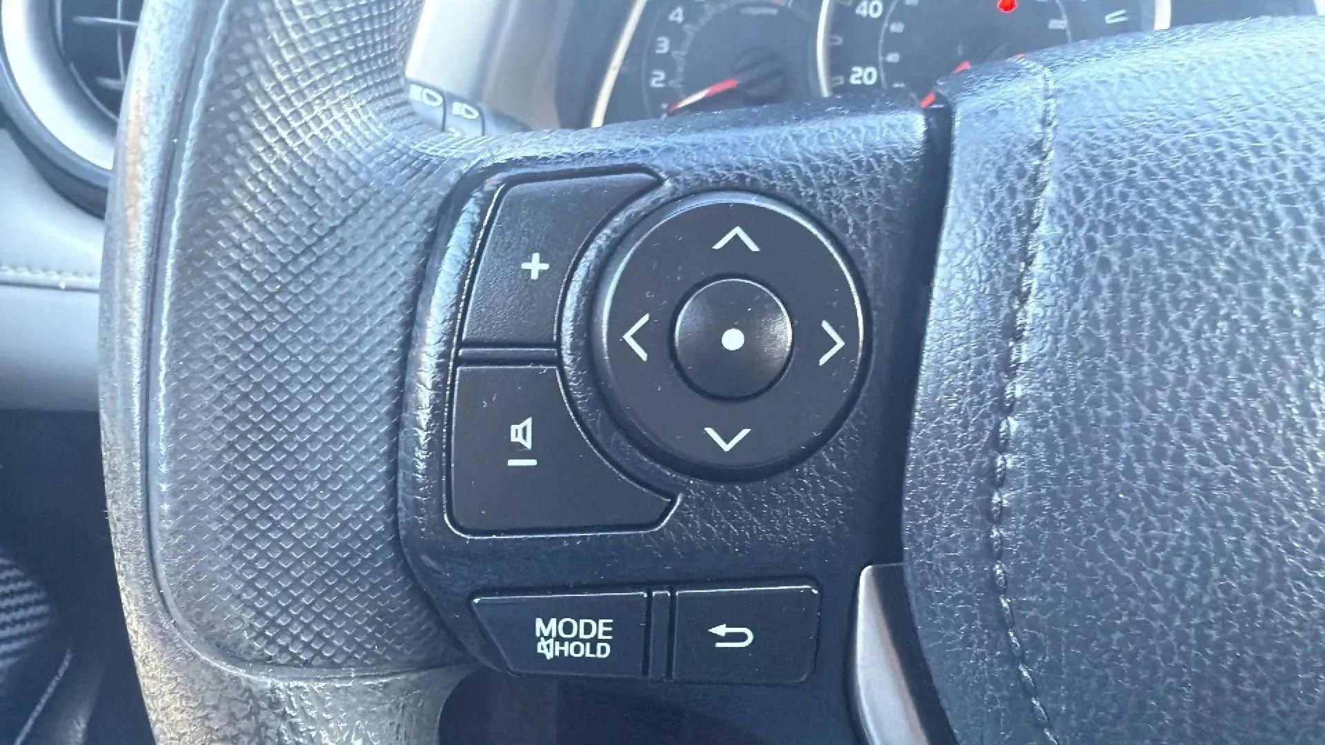 Used 2013 Toyota RAV4 XLE AWD/4WD image 18
