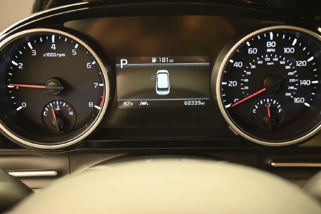 Used 2024 Kia Carnival EX FWD image 9