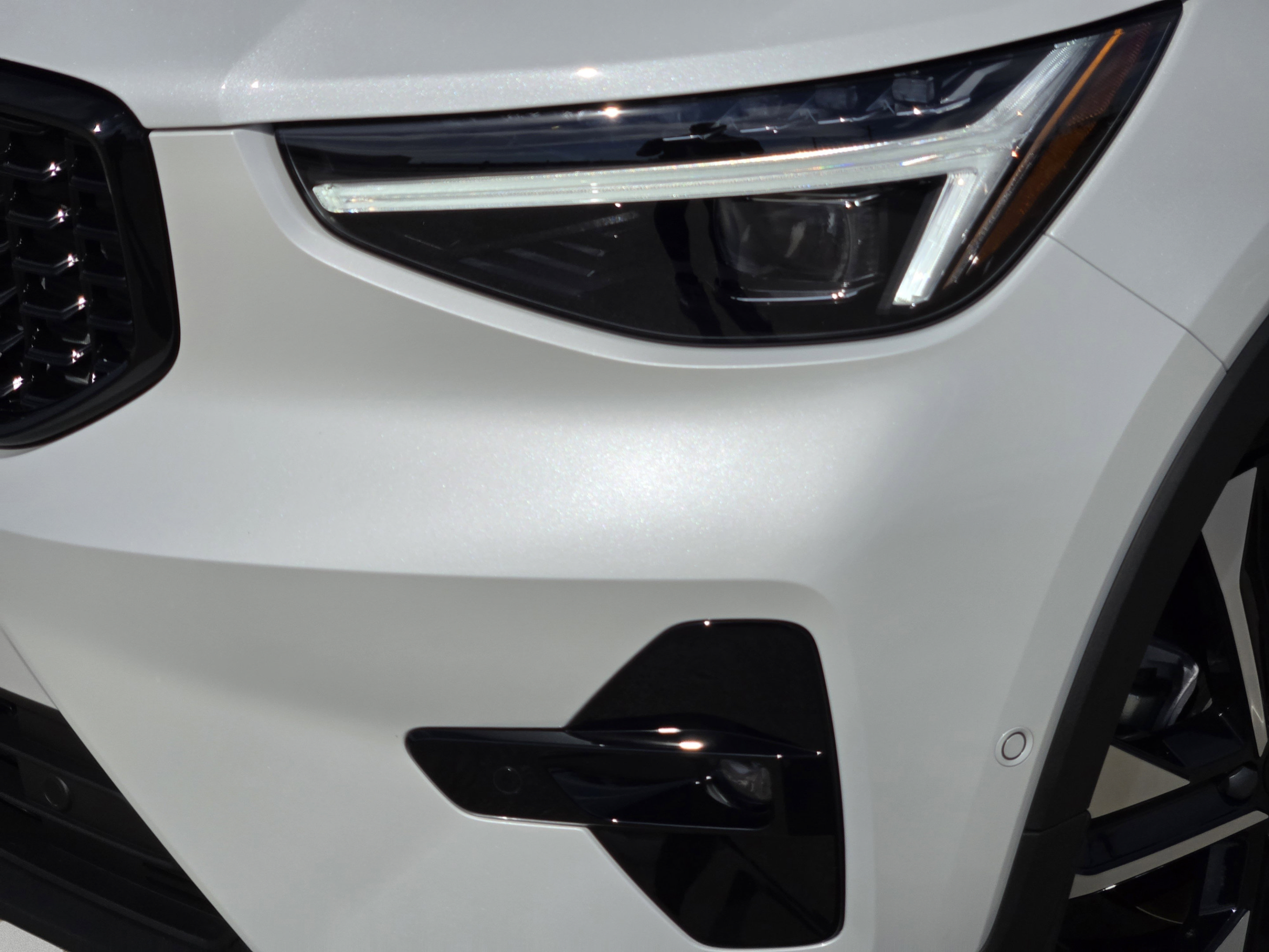Used 2026 Volvo XC40 B5 Plus w/ Protection Package Premier AWD/4WD image 30