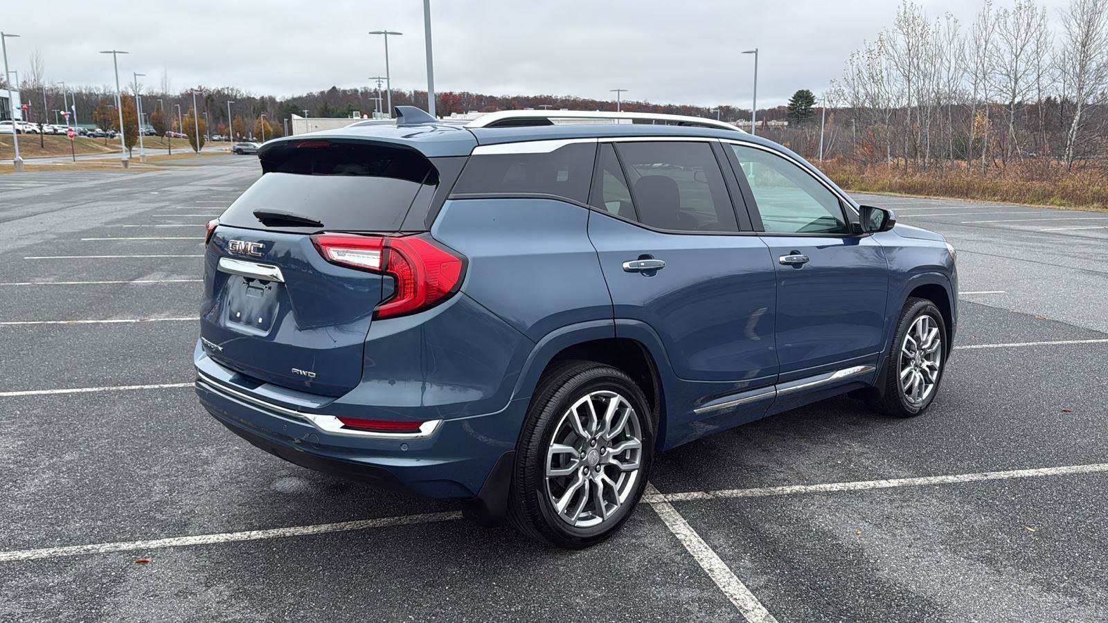 Used 2024 GMC Terrain Denali w/ Denali Premium Package image 6