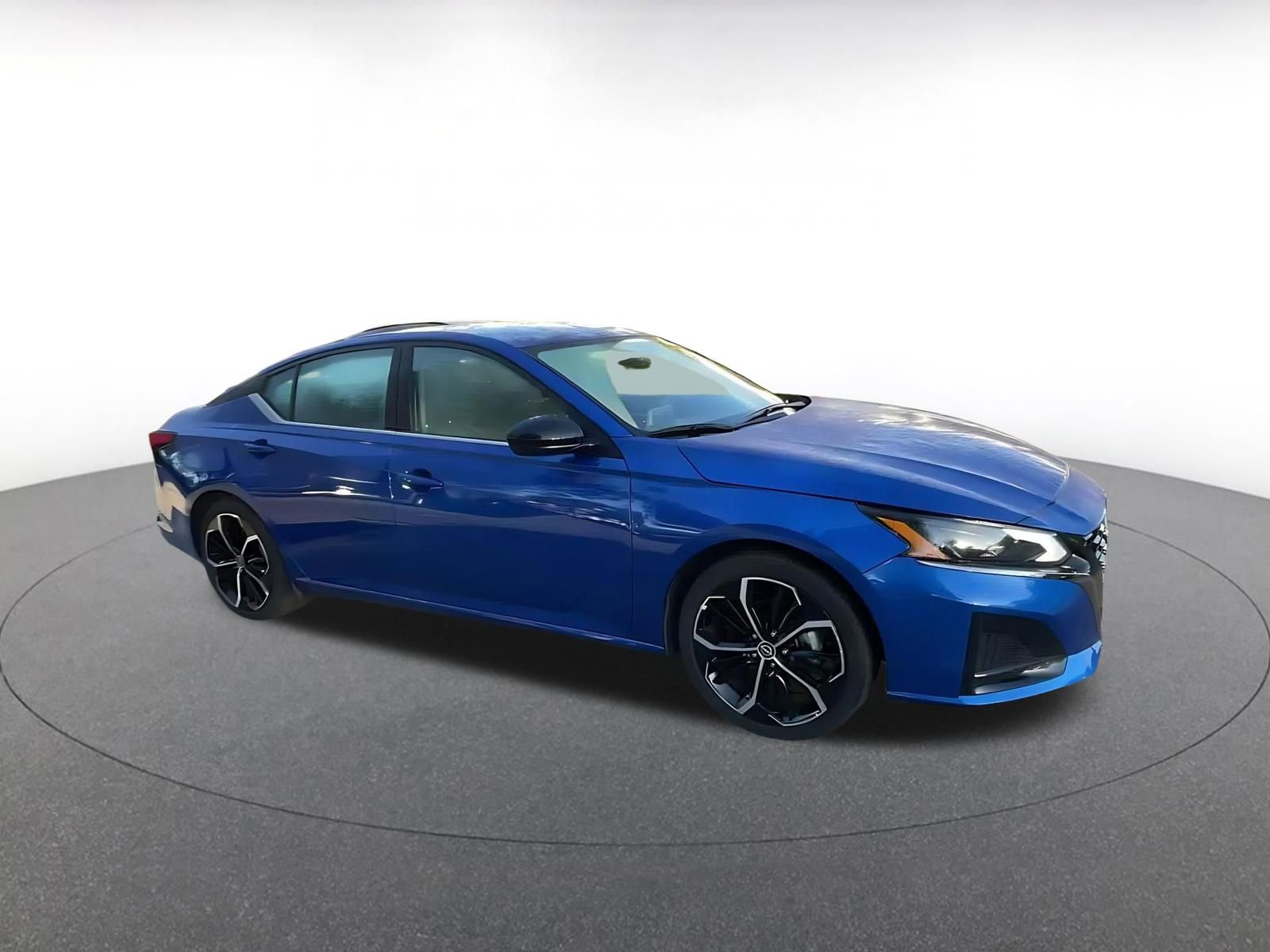 Used 2025 Nissan Altima 2.5 SR image 2