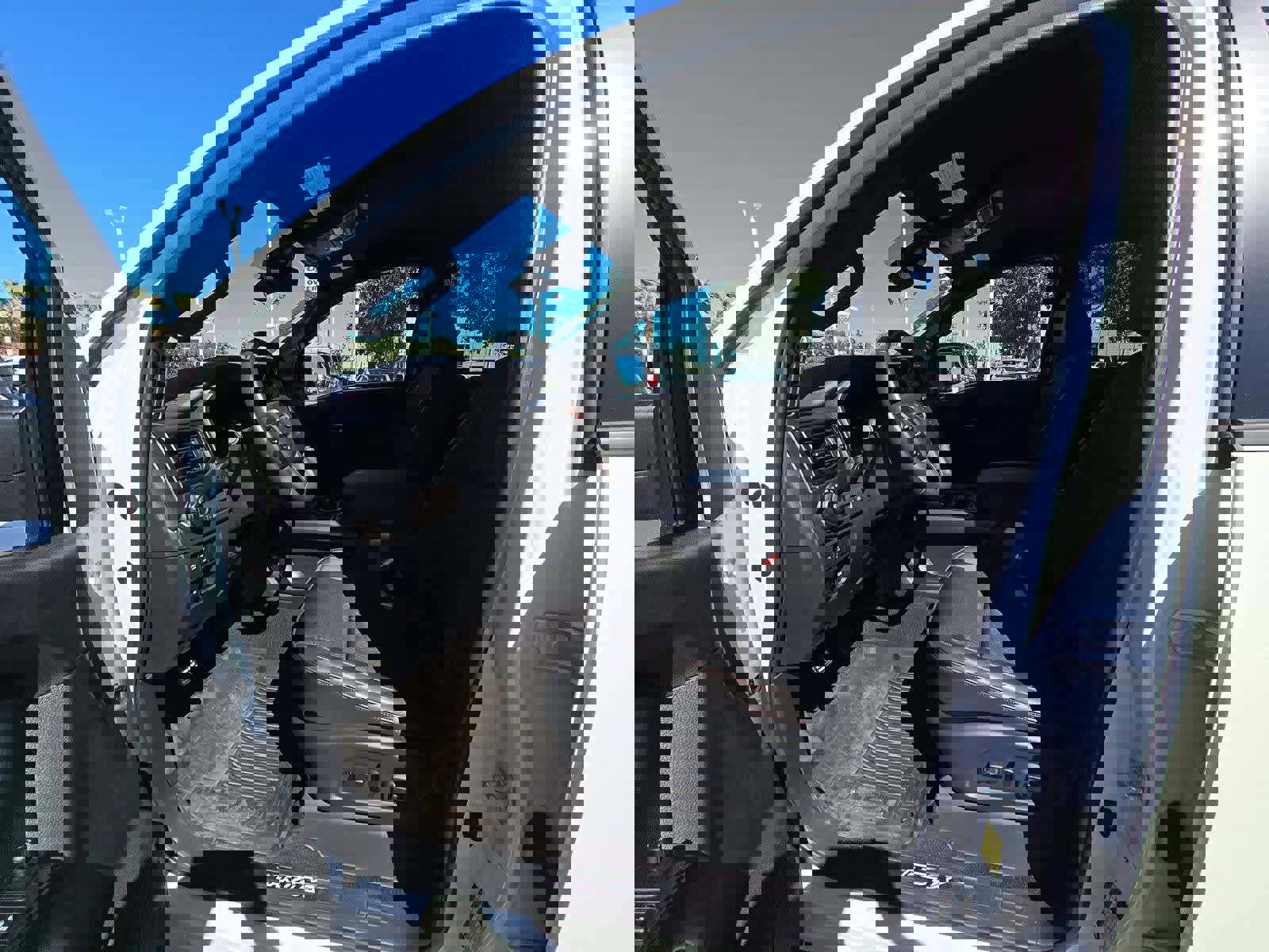 Used 2024 Nissan Titan PRO-4X w/ Pro-4x Utility Package image 6