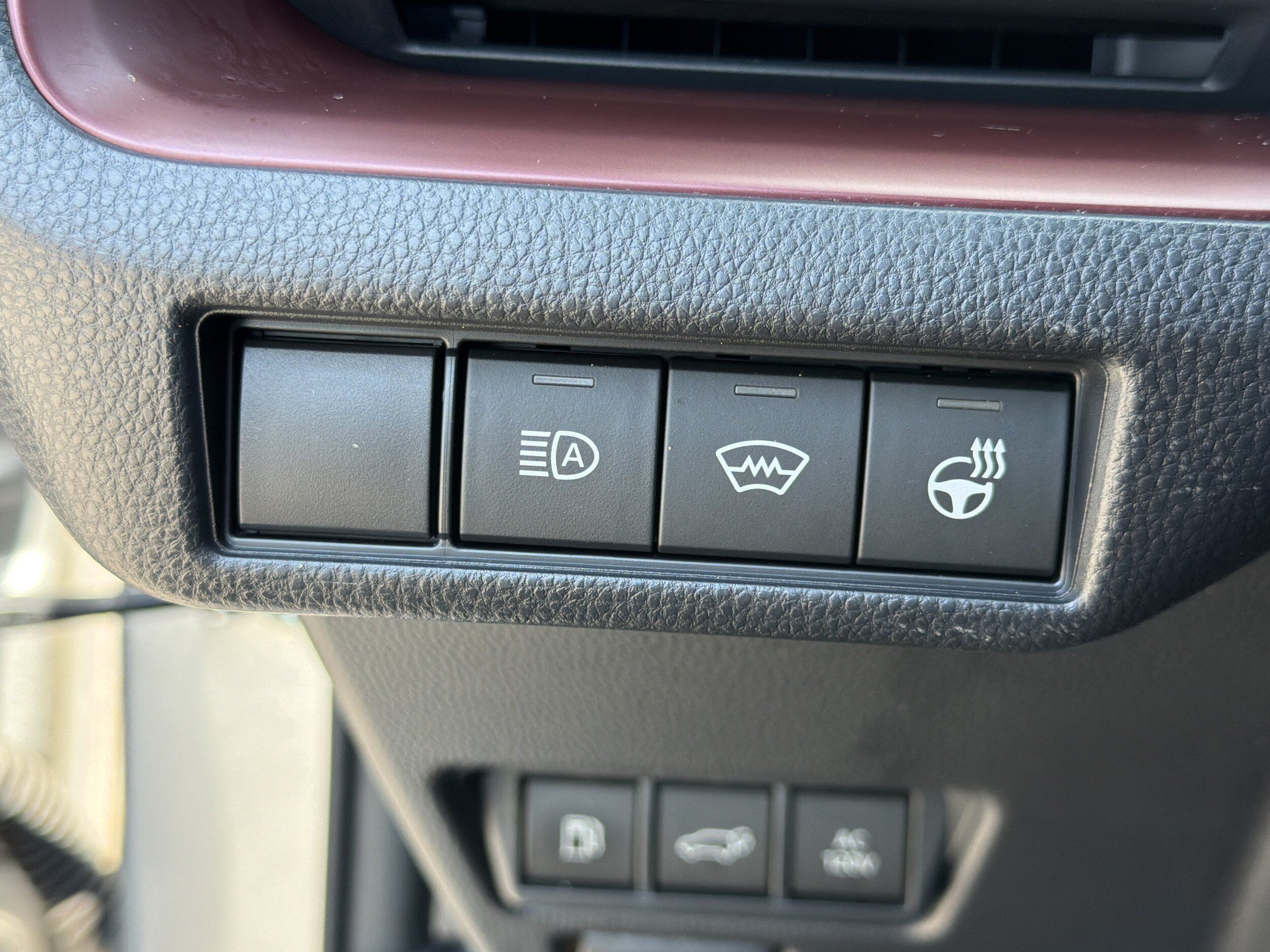 Used 2024 Toyota Prius Prime Premium w/ Advanced Technology Package FWD image 17