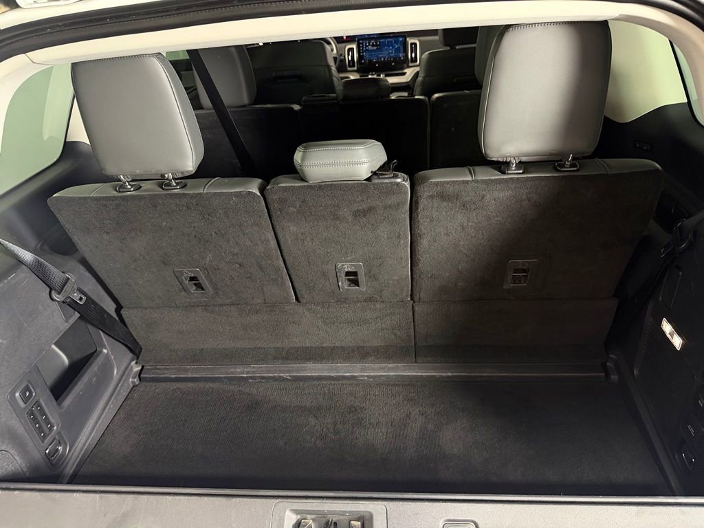 Used 2025 Ford Expedition Active image 32