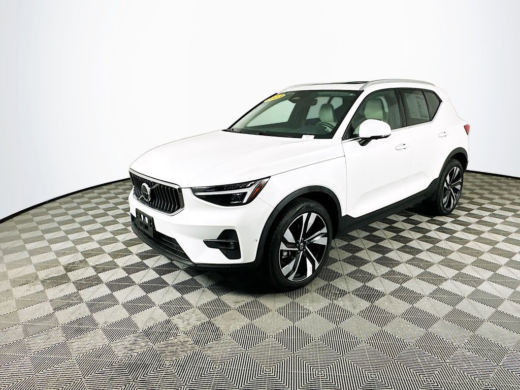 Used 2023 Volvo XC40 B5 Ultimate w/ Protection Package Premier image 5