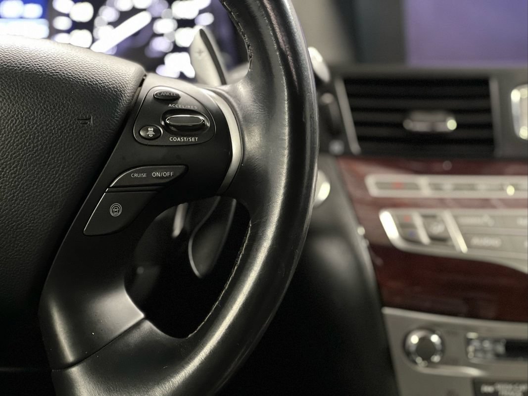 Used 2018 INFINITI Q70 Luxe w/ Sport Package AWD/4WD image 29