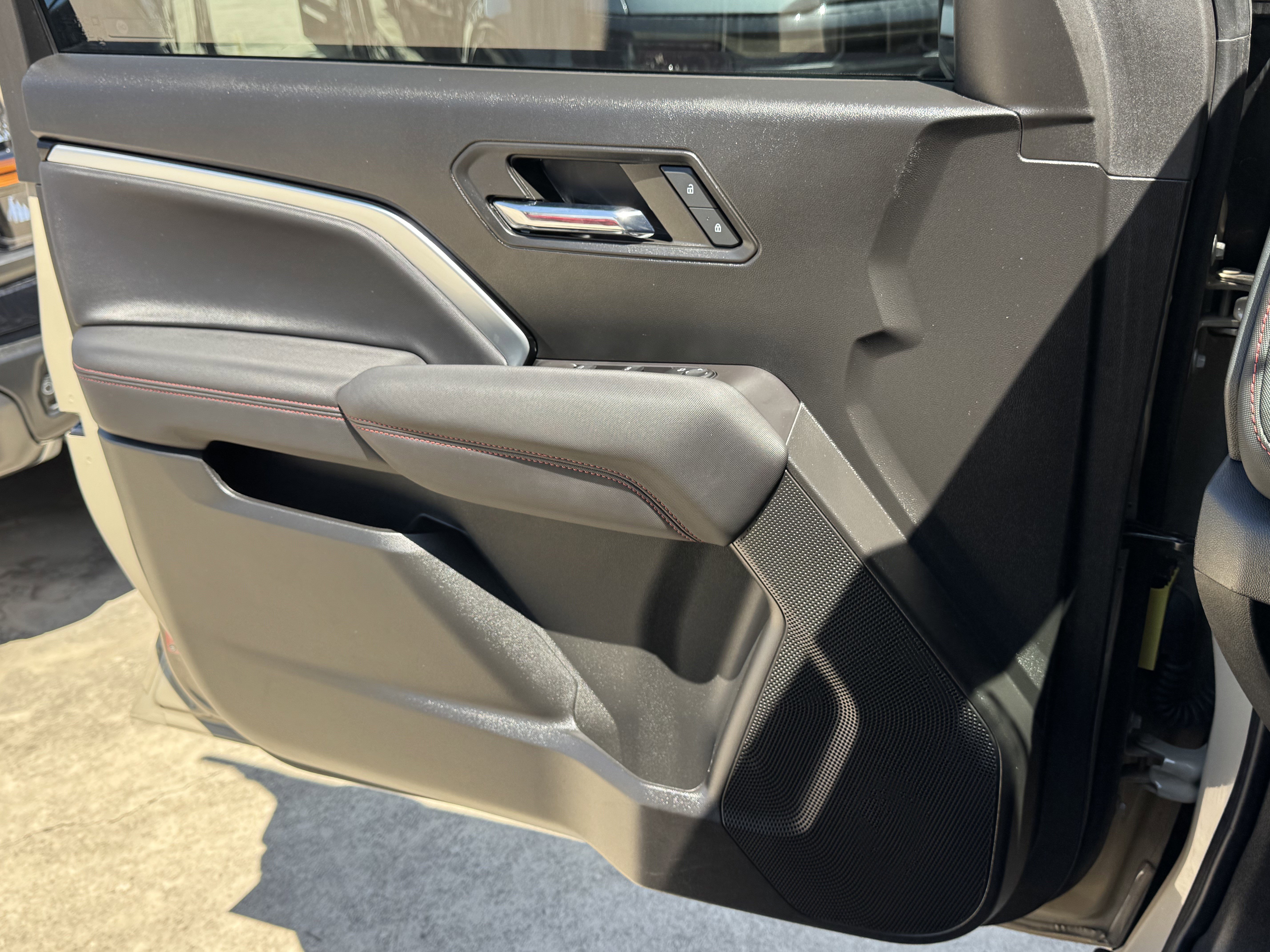 Used 2024 Chevrolet Colorado Z71 w/ Z71 Convenience Package 2 image 24