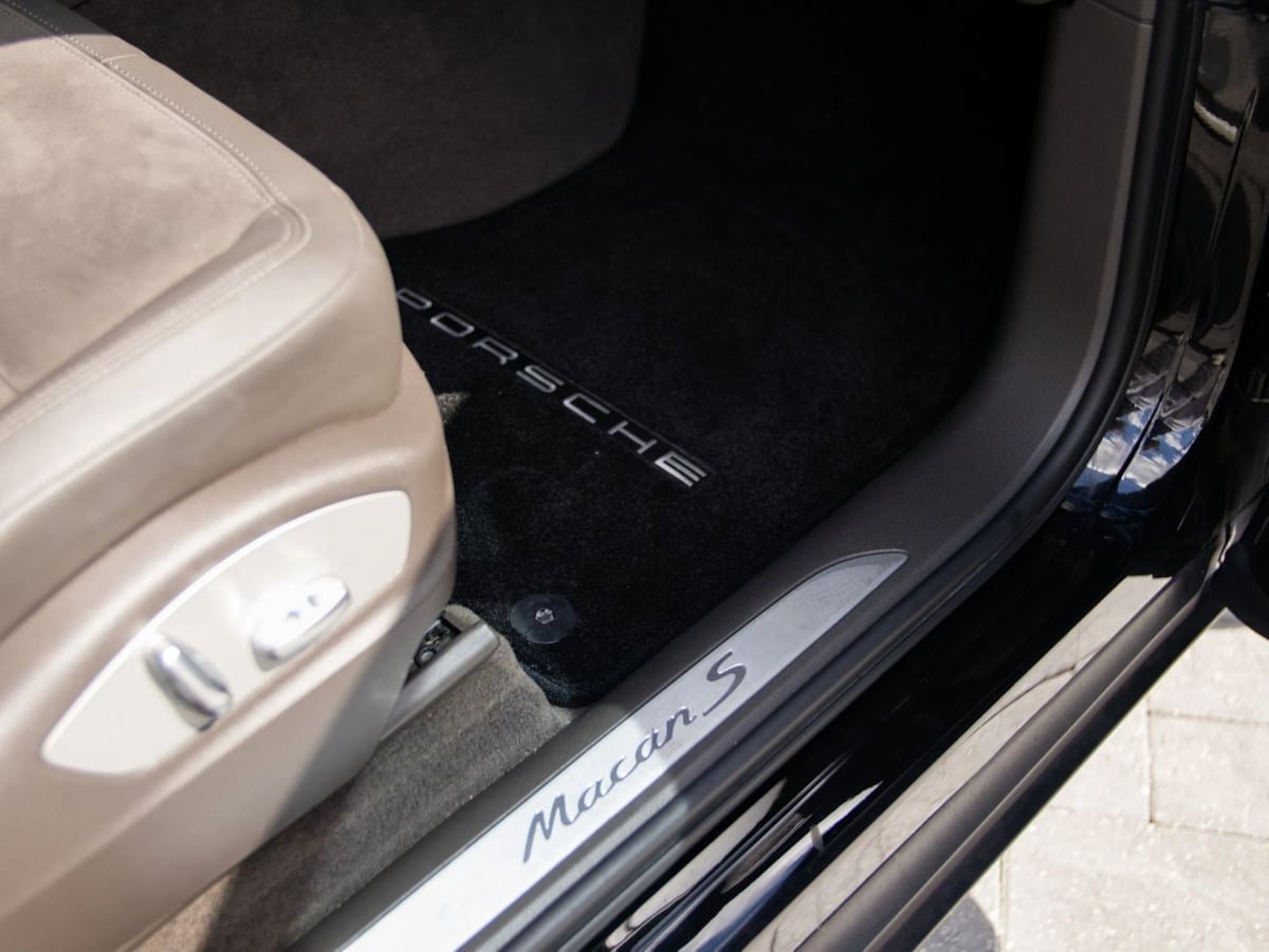 Used 2015 Porsche Macan S w/ Infotainment Package AWD/4WD image 21