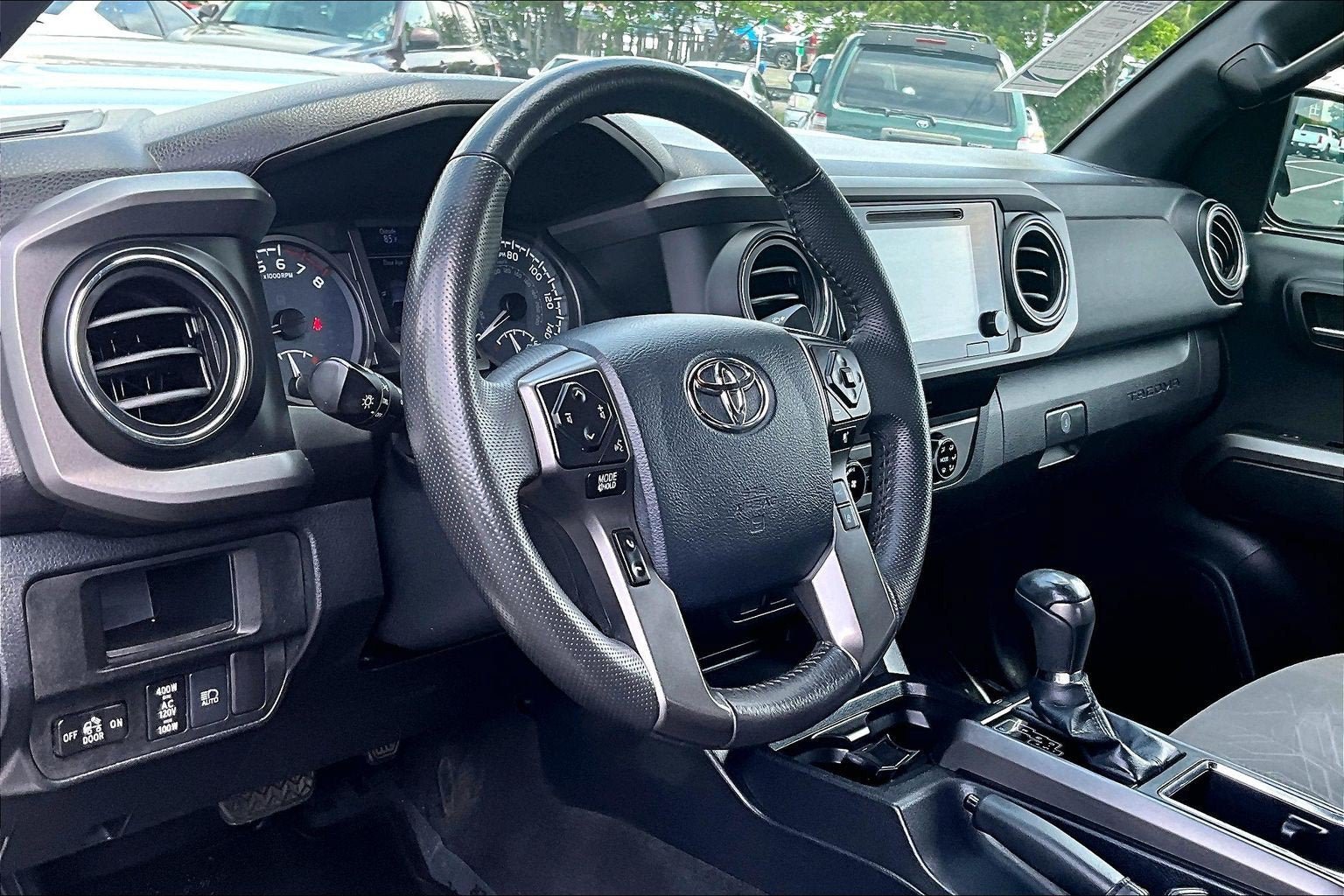 Used 2018 Toyota Tacoma TRD Sport AWD/4WD image 12