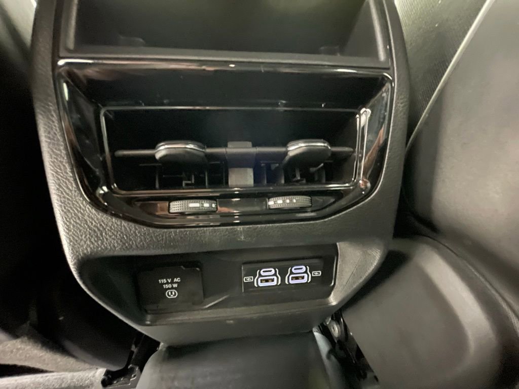 Used 2023 Jeep Grand Cherokee Altitude AWD/4WD image 10
