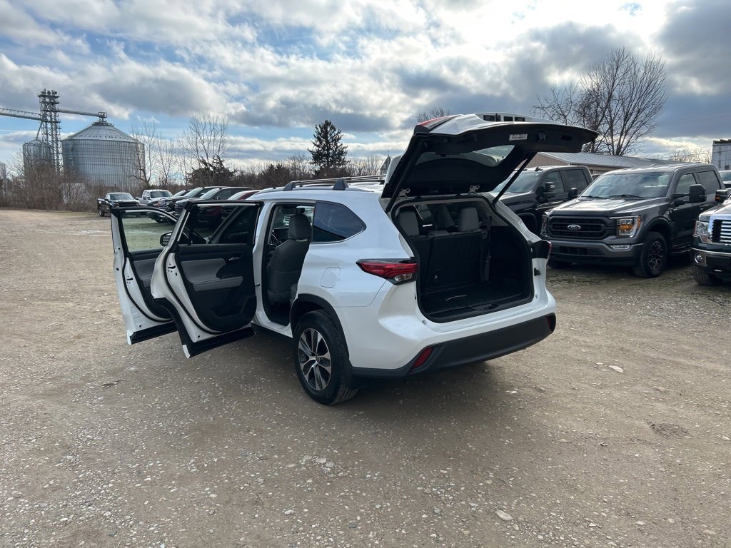 Used 2022 Toyota Highlander XLE image 28