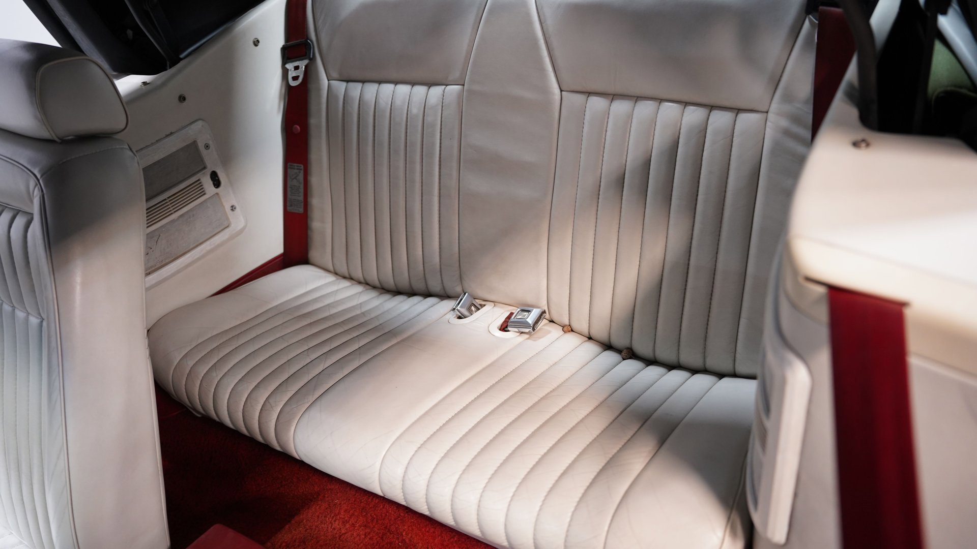 Used 1990 Ford Mustang GT image 39