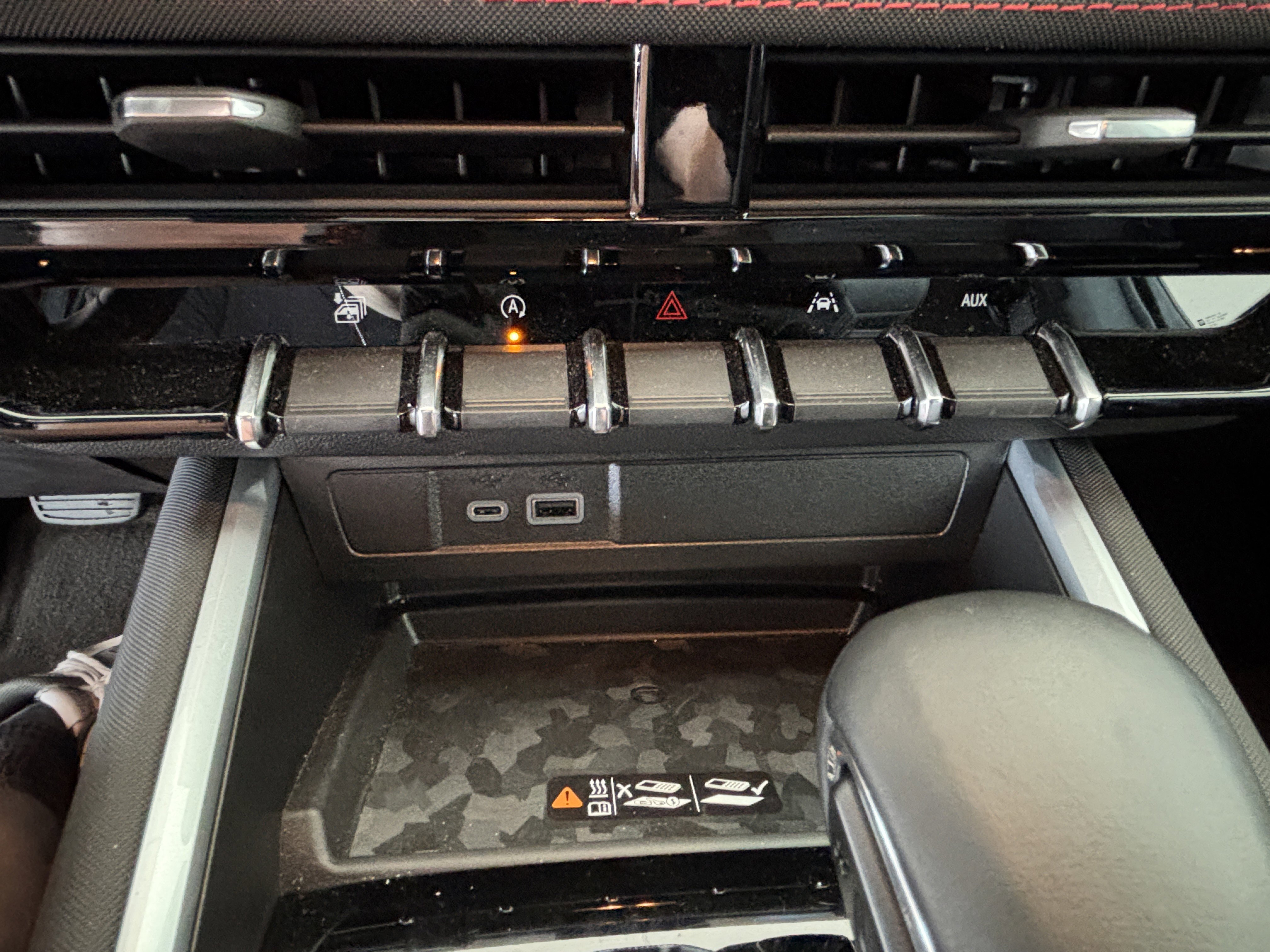 Used 2025 Chevrolet Colorado Z71 w/ Midnight Edition image 16