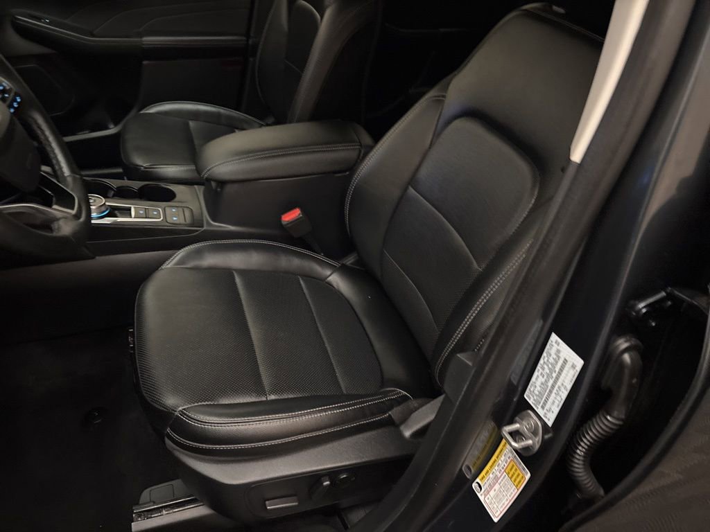 Used 2022 Ford Escape SEL w/ Technology Package image 12