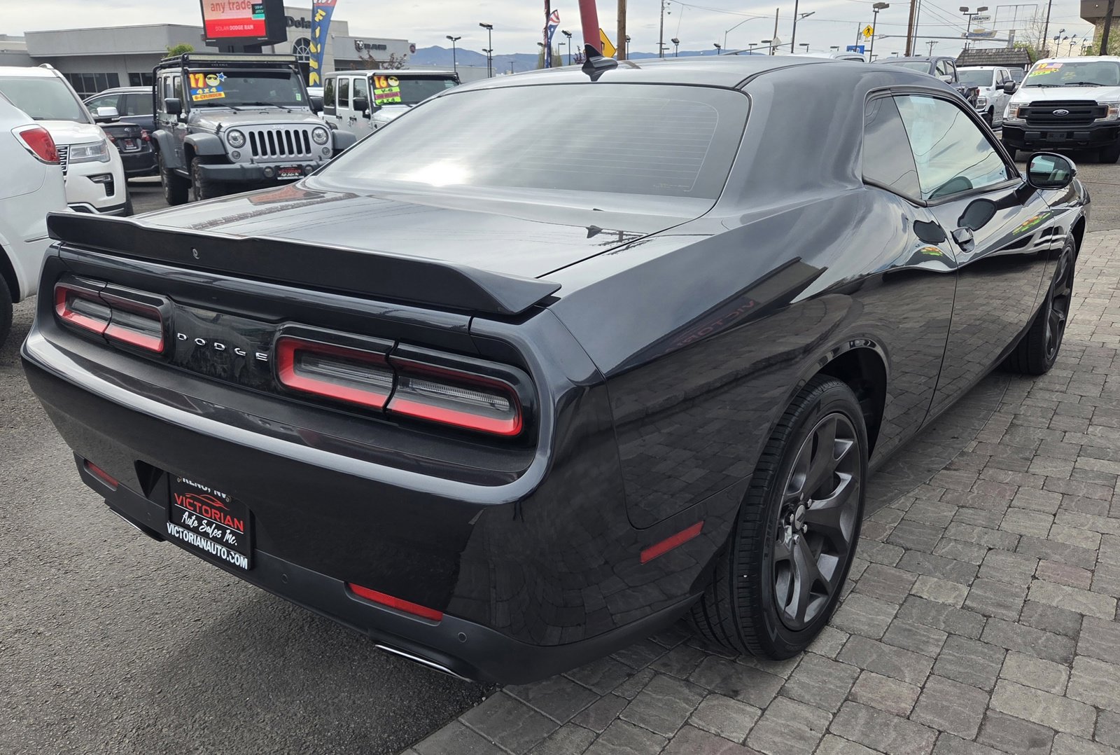 Used 2018 Dodge Challenger SXT Plus RWD image 5