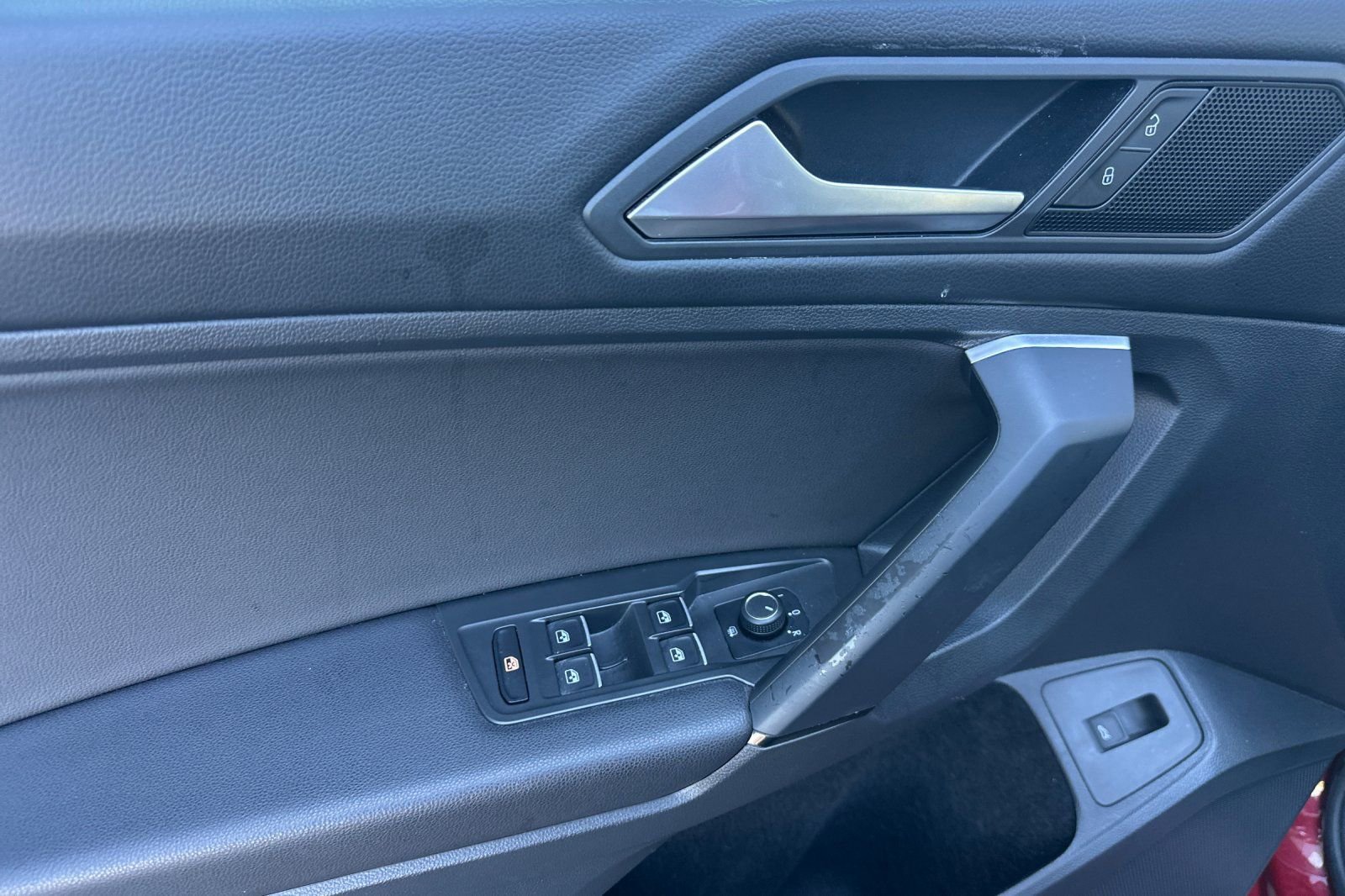 Used 2019 Volkswagen Tiguan SEL R-Line image 12