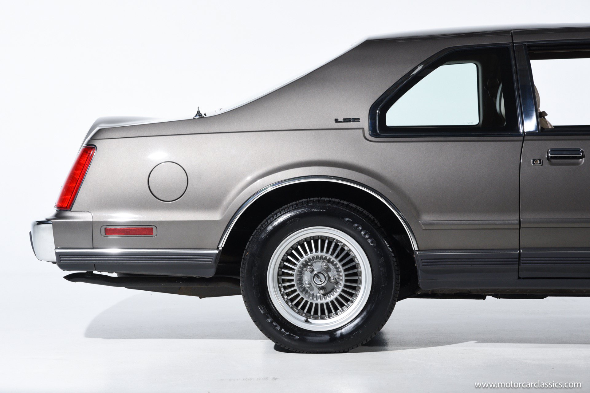 Used 1988 Lincoln Mark VII LSC RWD image 10