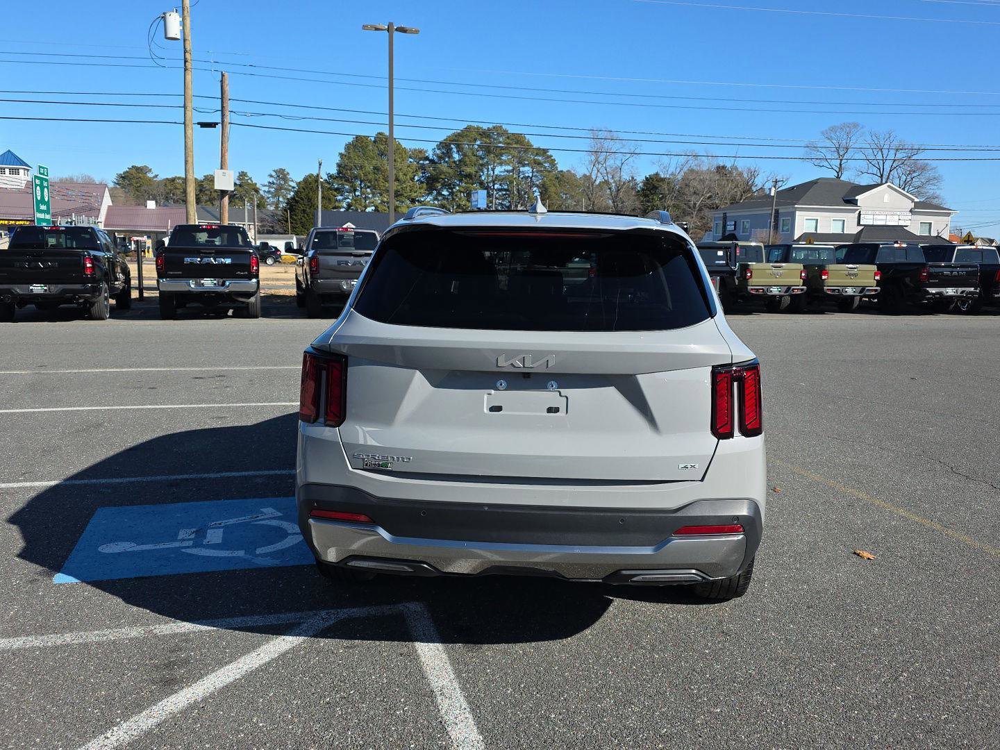 Used 2025 Kia Sorento S w/ Panoramic Sunroof Package image 13