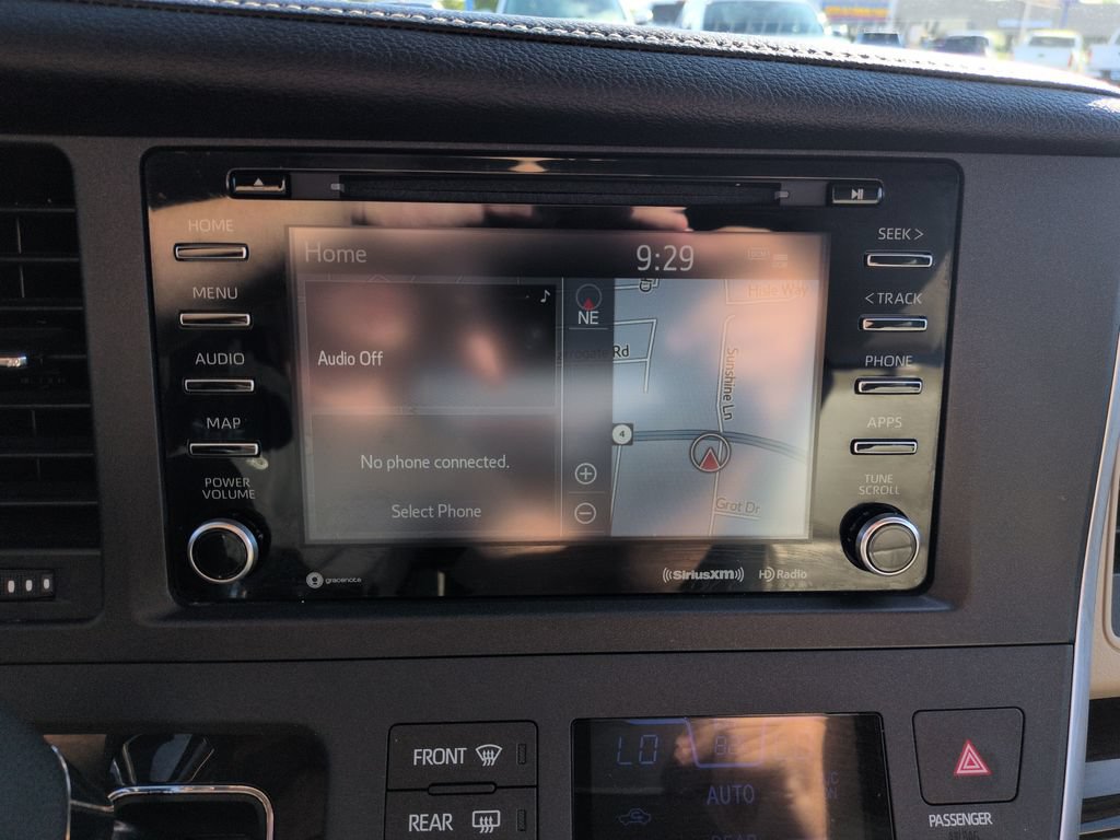Used 2018 Toyota Sienna XLE w/ XLE Navigation Package AWD/4WD image 19