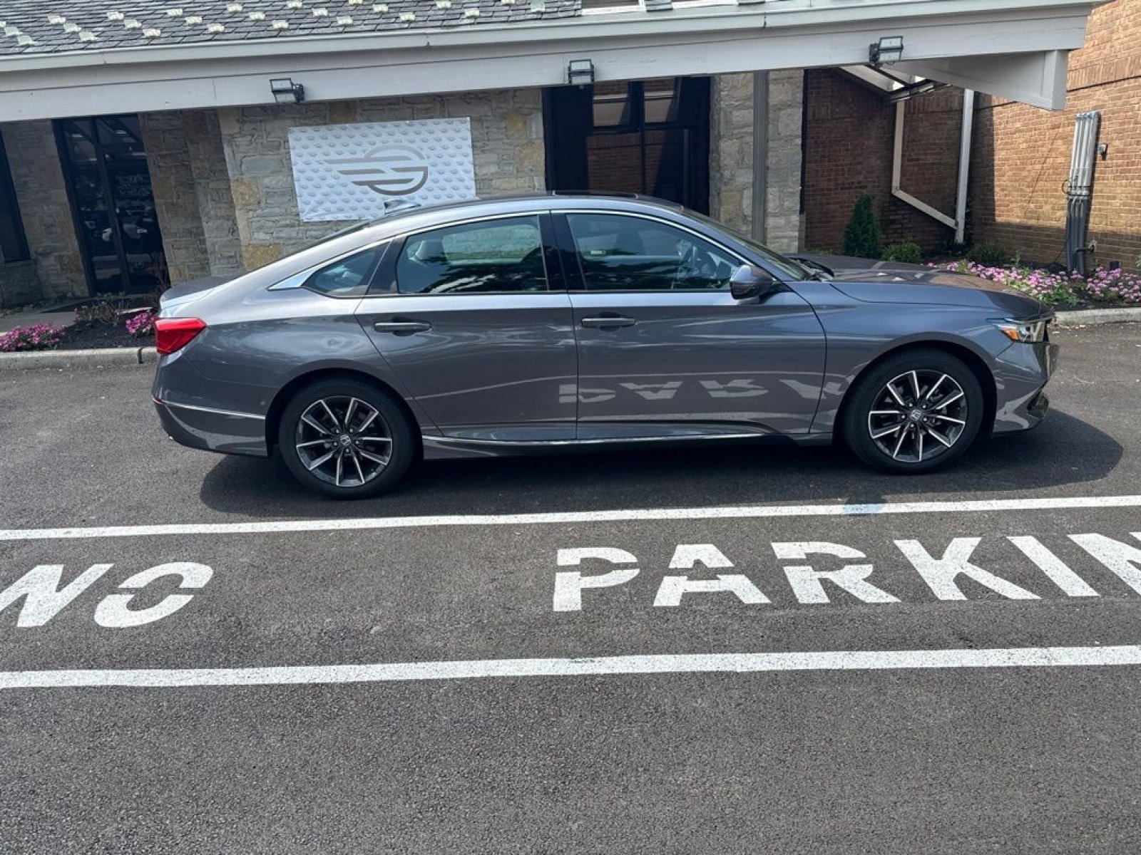 Used 2021 Honda Accord EX-L image 6