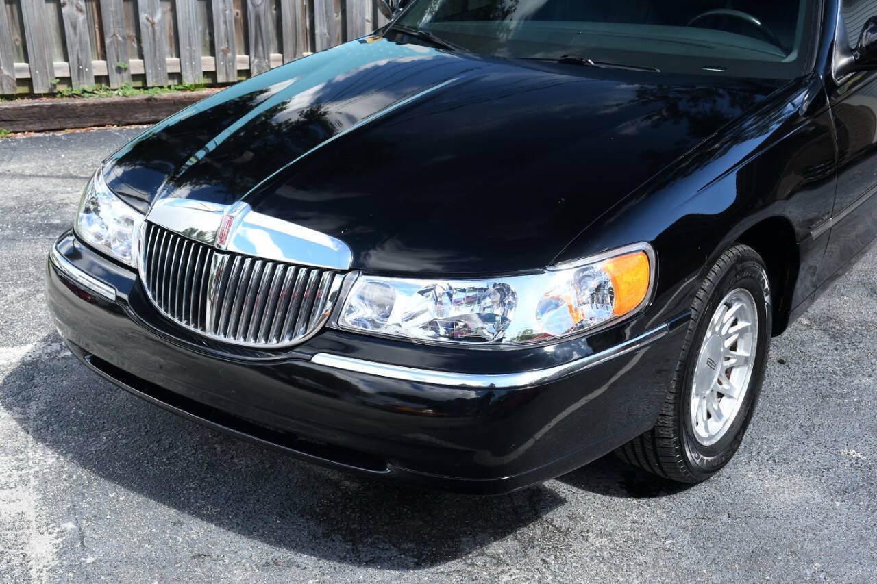 Used 1999 Lincoln Town Car Signature RWD image 4
