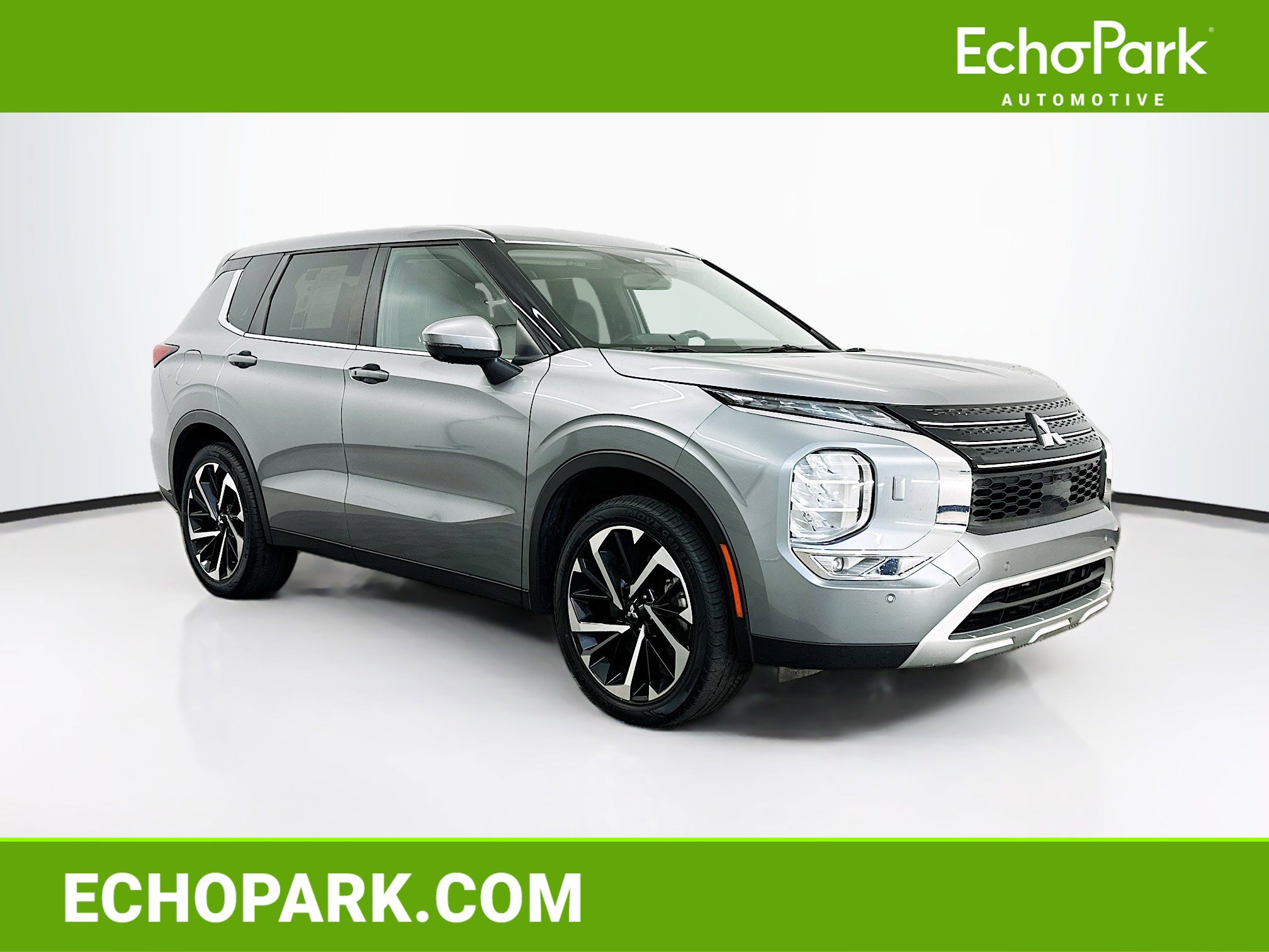 Used 2024 Mitsubishi Outlander SE image 1