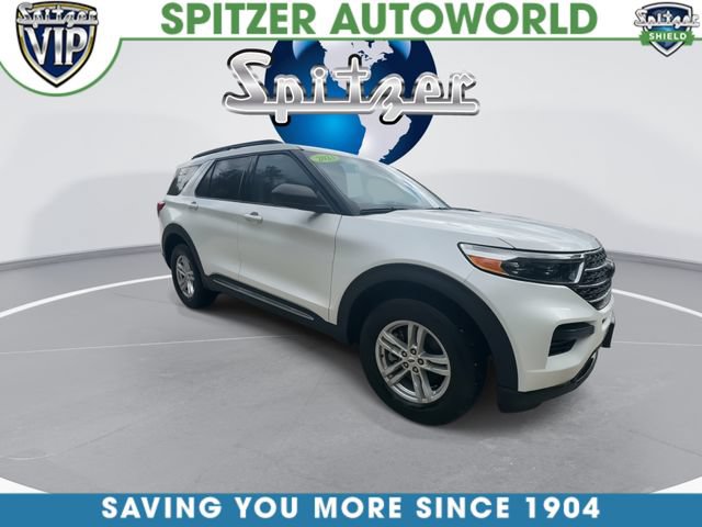 Used 2023 Ford Explorer XLT AWD/4WD image 2